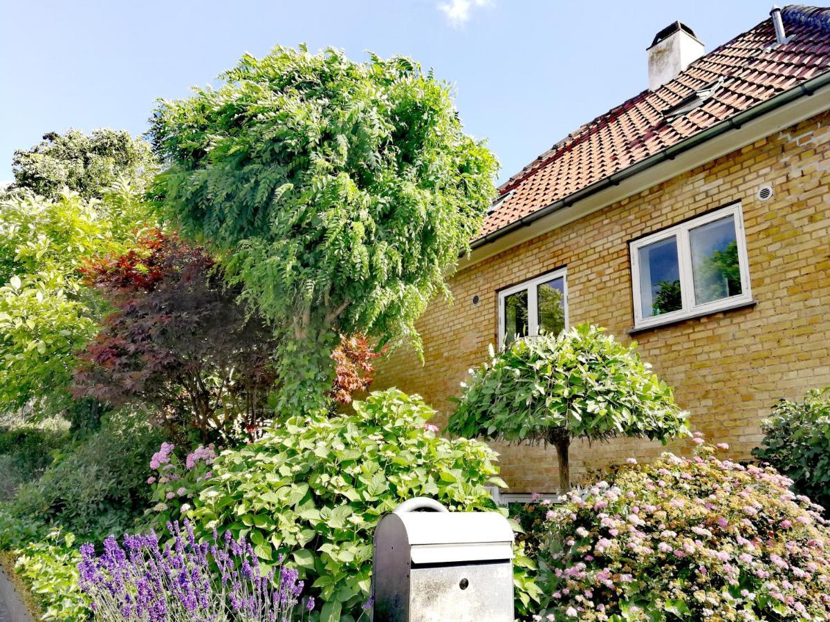 Room In A Danish Cottage With Garden View, 10 Min To Cph Gentofte Extérieur photo